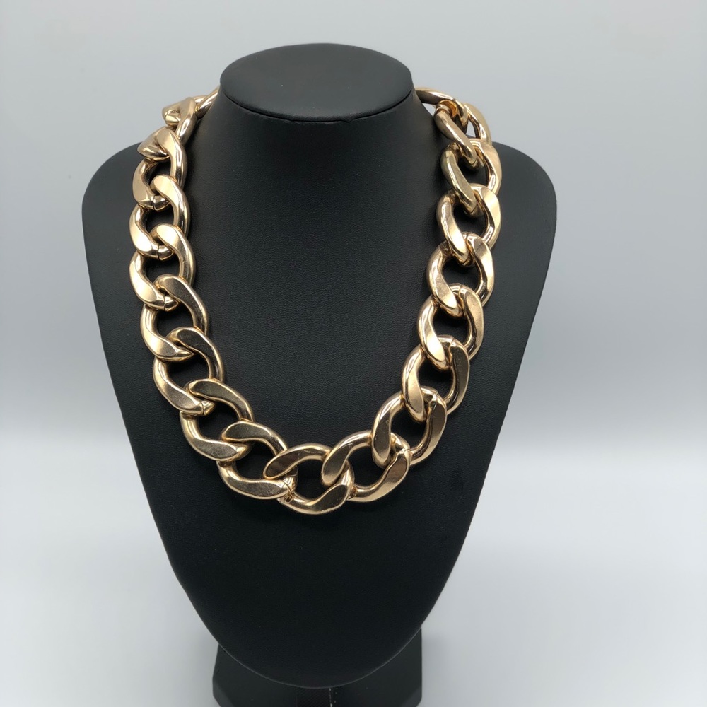 Chain link necklace